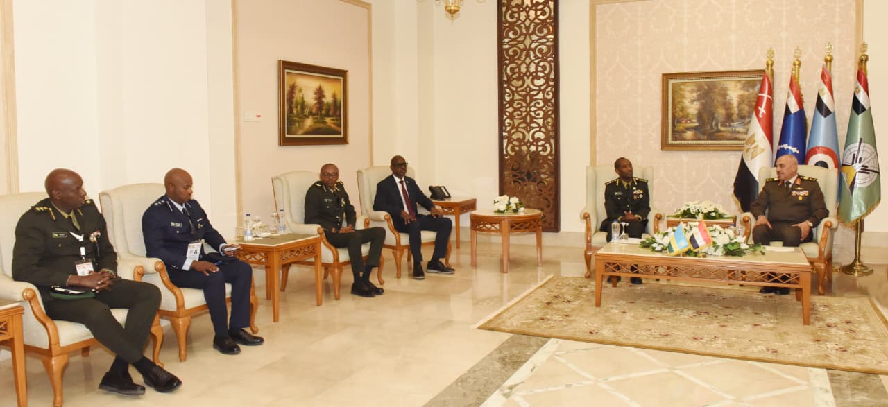 وزير الدفاع ورئيس الأركان يعقدان لقاءات ثنائية مع قادة الوفود العسكرية بـ«إيديكس 2025 »