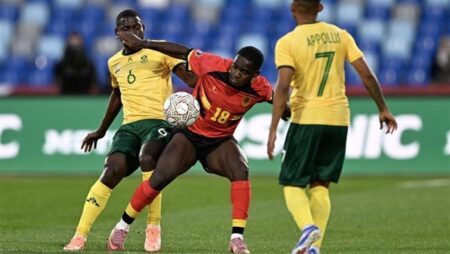 كأس الأمم الافريقية.. تعادل إيجابي بين جنوب إفريقيا وأنجولا في الشوط الأول