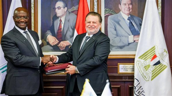 مستثمرون “أفرو-آسيويون” يشيدون بإنشاء أول بنك ذهب إفريقي في مصر مستثمرون "أفرو-آسيويون" يشيدون بإنشاء أول بنك ذهب إفريقي في مصر