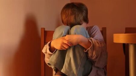 مبادرة "أطفالنا خط أحمر" تحذر من زيادة وقائع العنف داخل المدارس مبادرة "أطفالنا خط أحمر" تحذر من زيادة وقائع العنف داخل المدارس