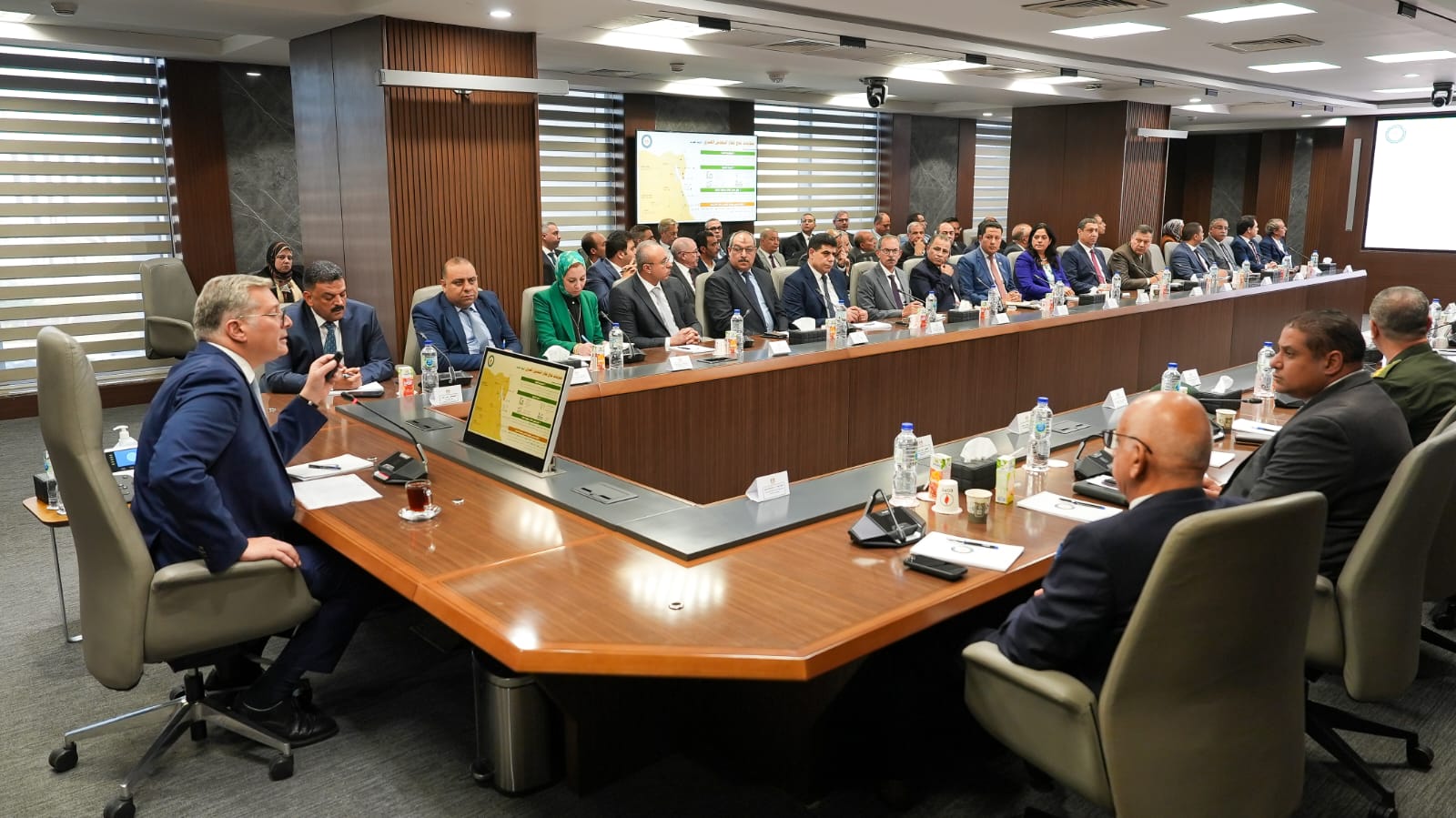 وزير البترول يعقد اجتماعا موسعا مع شركات التعدين 3 وزير البترول يعقد اجتماعا موسعا مع شركات التعدين