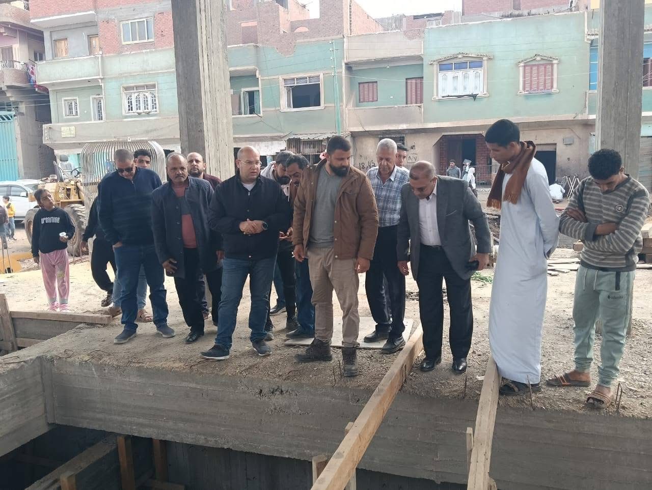 نائب محافظ الجيزة يتفقد عددا من المشروعات الخدمية بمركز منشأة القناطر