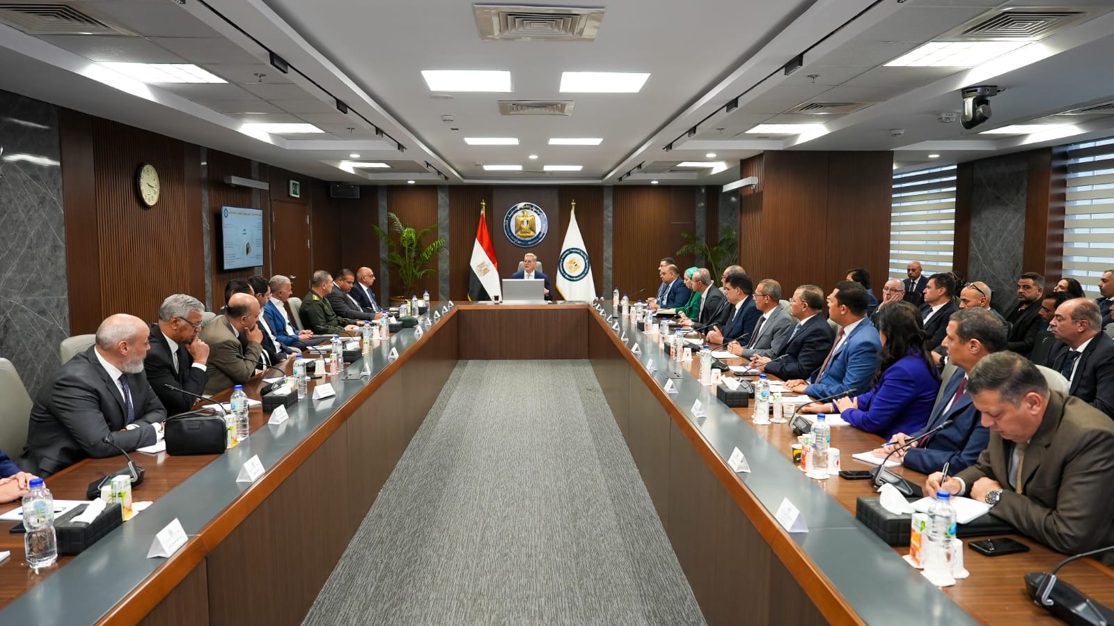 وزير البترول يعقد اجتماعا موسعا مع شركات التعدين 5 وزير البترول يعقد اجتماعا موسعا مع شركات التعدين