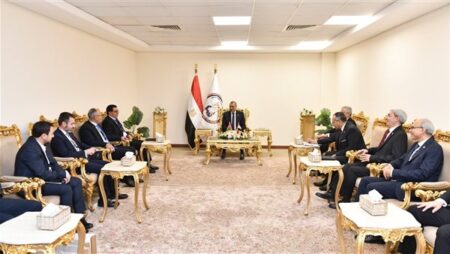 وزير الإنتاج الحربي يستقبل رئيس المركز الأردني للتصميم والتطوير خلال EDEX 2025 وزير الإنتاج الحربي يستقبل رئيس المركز الأردني للتصميم والتطوير خلال EDEX 2025