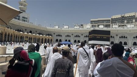 السياحة تواصل معاينة سكن الحجاج وتوثيق تعاقدات الشركات السياحة تواصل معاينة سكن الحجاج وتوثيق تعاقدات الشركات