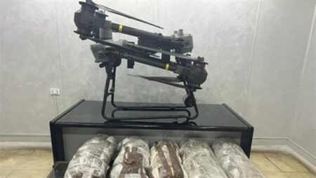 صور.. الداخلية تحبط تهريب 35 كيلو جرام مخدرات عبر طائرة درون في السويس صور.. الداخلية تحبط تهريب 35 كيلو جرام مخدرات عبر طائرة درون في السويس