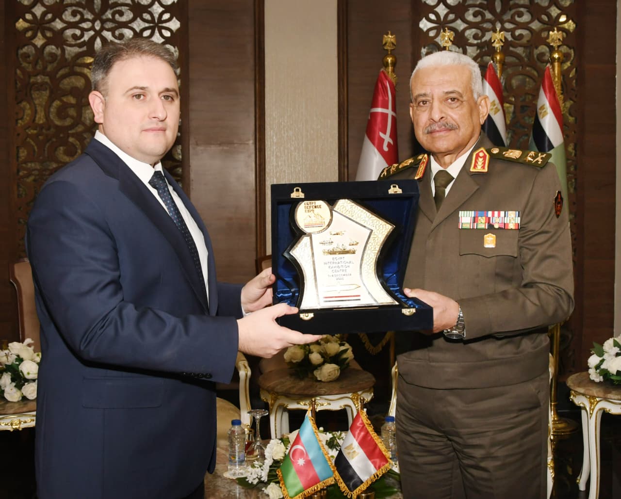 وزير الدفاع ورئيس الأركان يعقدان لقاءات ثنائية مع قادة الوفود العسكرية بـ«إيديكس 2025 »