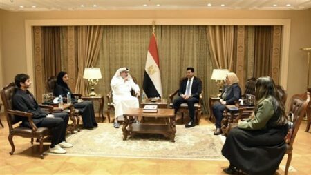 وزير الرياضة يستقبل وفدا شبابيا قطريا في زيارة رسمية إلى مصر وزير الرياضة يستقبل وفدا شبابيا قطريا في زيارة رسمية إلى مصر