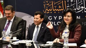 وزير الرياضة يشهد جانبًا من مقابلات الالتحاق ببرنامج الدبلوماسية الشبابية