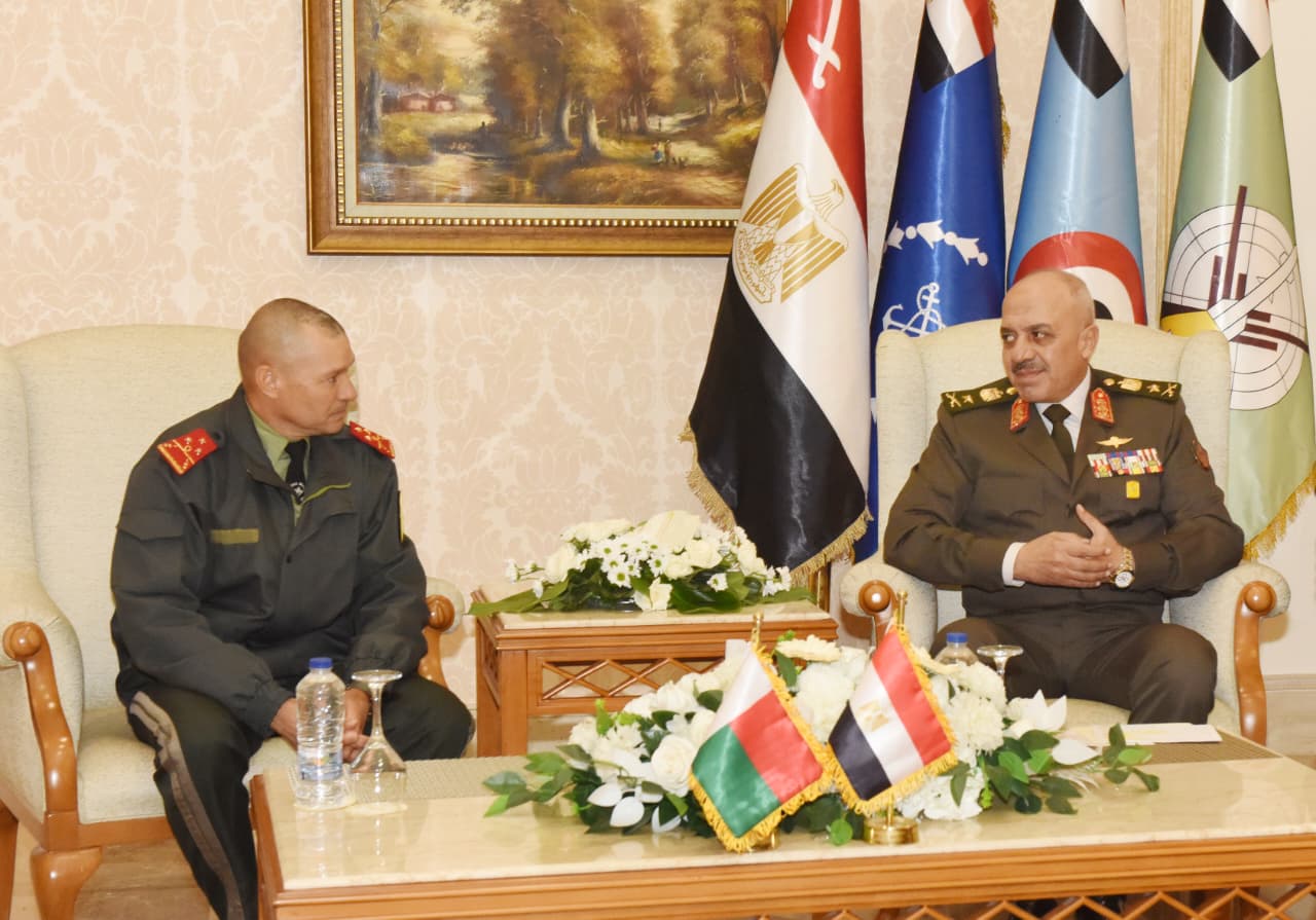 وزير الدفاع ورئيس الأركان يعقدان لقاءات ثنائية مع قادة الوفود العسكرية بـ«إيديكس 2025 »