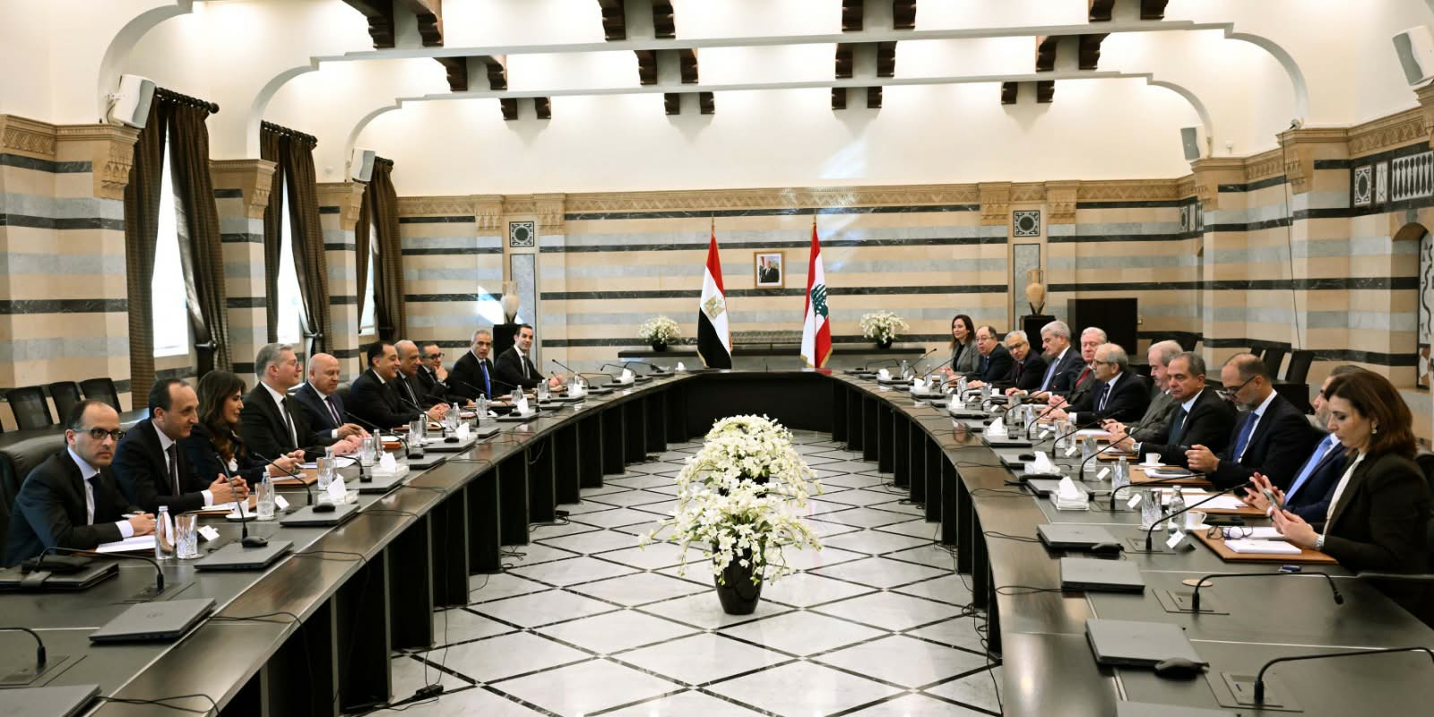 رئيسا وزراء مصر ولبنان يترأسان جلسة مباحثات موسّعة لبحث سُبل تعزيز التعاون في المجالات الاقتصادية المختلفة.. ومدبولي يؤكد أهمية تطبيق ما تم التوافق عليه خلال أعمال اللجنة العليا المصرية اللبنانية