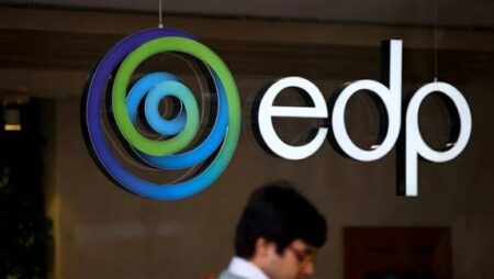 سوق العمل الأمريكي يظهر علامات ضعف في نوفمبر وسط حالة من الجمود الاقتصادي