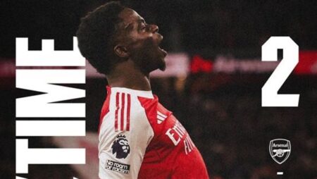 آرسنال يعود للانتصارات بثنائية في شباك برينتفورد بالدوري الإنجليزي