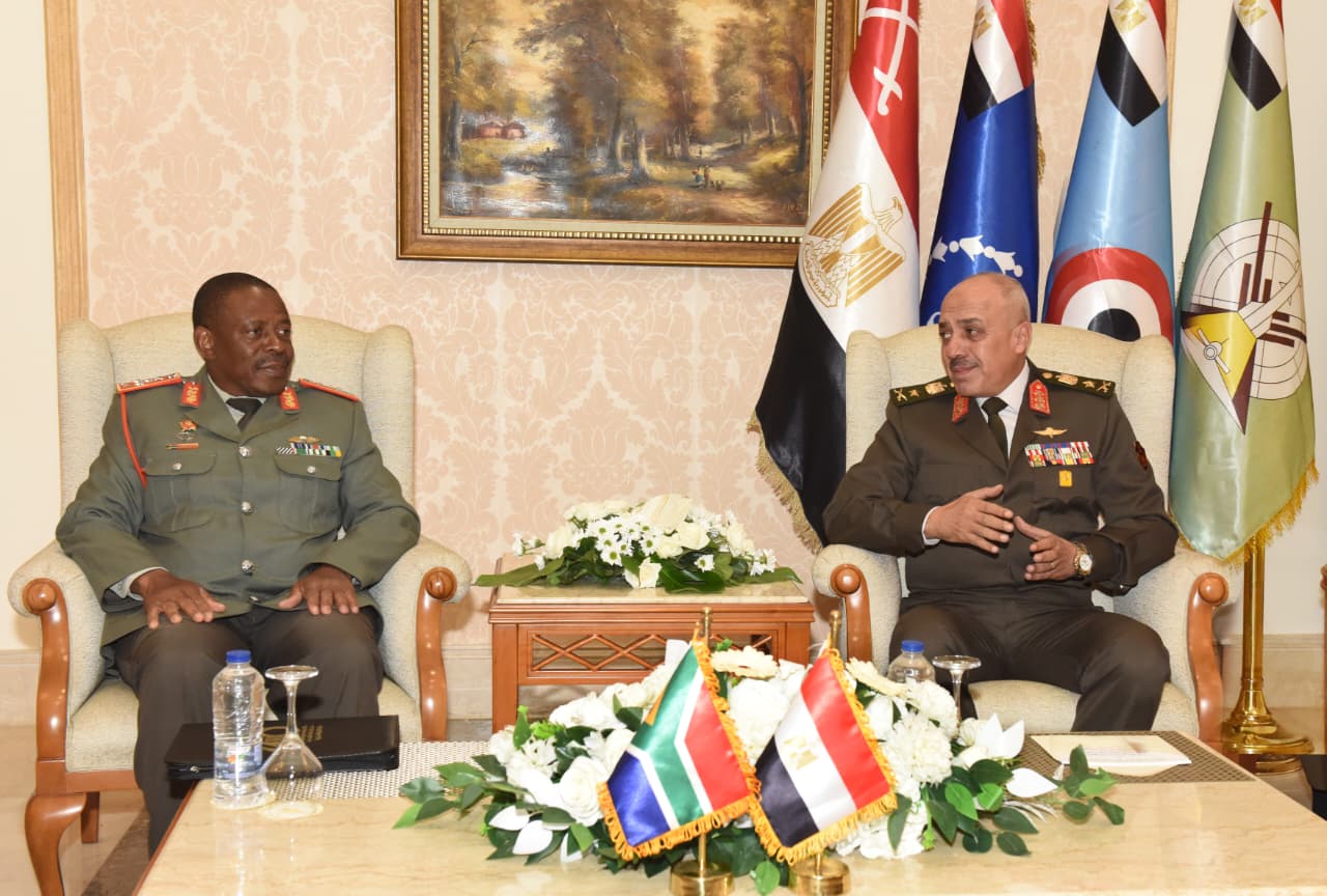 وزير الدفاع ورئيس الأركان يعقدان لقاءات ثنائية مع قادة الوفود العسكرية بـ«إيديكس 2025 »