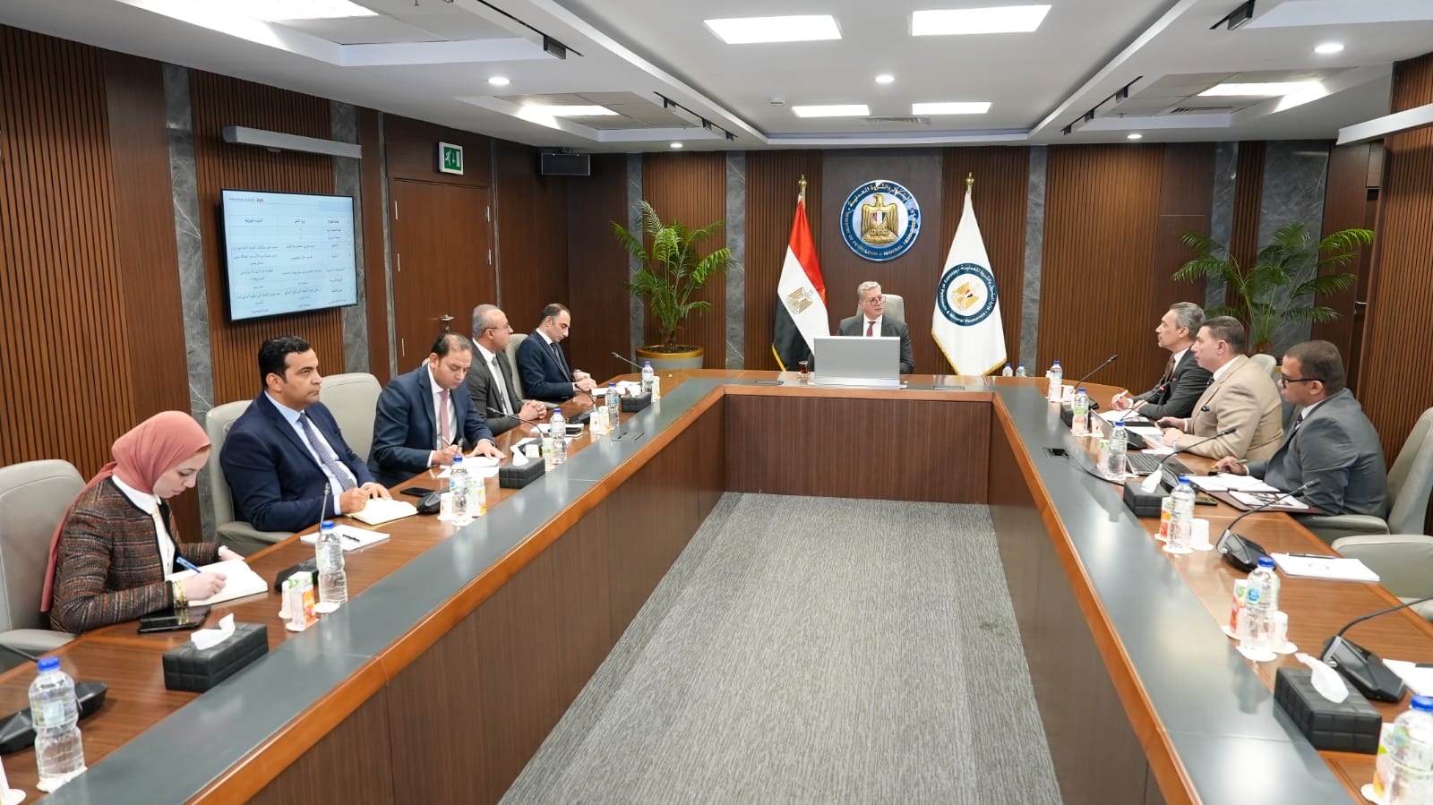 وزير البترول يبحث تطوير آلية تدريب سائقي نقل المنتجات البترولية 3 وزير البترول يبحث تطوير آلية تدريب سائقي نقل المنتجات البترولية