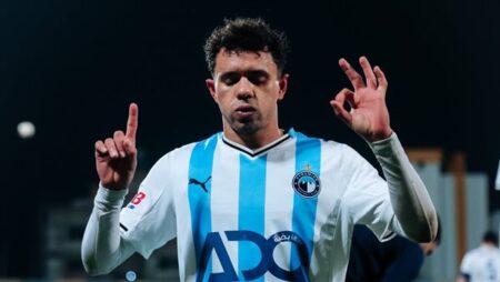 زلاكة يغيب عن بيراميدز في مواجهة بتروجت.. اعرف السبب