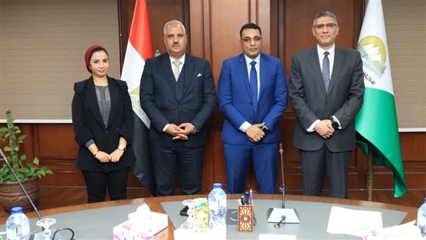 تكريم الفرق الحاصلة على المراكز الأولى في نهائيات الجمهورية للاتحاد الرياضي للعاملين بالحكومة تكريم الفرق الحاصلة على المراكز الأولى في نهائيات الجمهورية للاتحاد الرياضي للعاملين بالحكومة