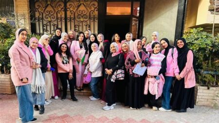 مشهد وفاء بكلية التربية النوعية.. طلاب يكرّمون الدكتورة غادة عبد الرحيم لمسيرتها الإنسانية والعلمية