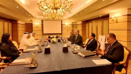 وزير البترول يبحث مع نظيره البحريني تعزيز التعاون في الطاقة والتحول الطاقي وزير البترول يبحث مع نظيره البحريني تعزيز التعاون في الطاقة والتحول الطاقي