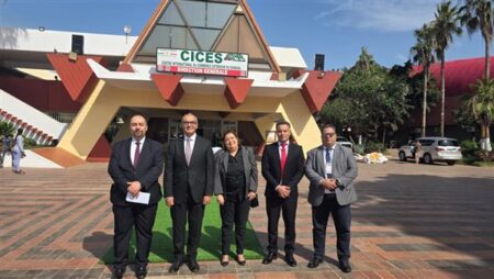 مصر تشارك بـ20 شركة في معرض داكار الدولي.. وتحقق إقبالًا كبيرًا من الزوار مصر تشارك بـ20 شركة في معرض داكار الدولي.. وتحقق إقبالًا كبيرًا من الزوار