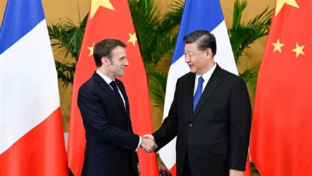 الصين وفرنسا تتعهدان بدفع جهود السلام.. وشي جين بينج يخصص 100 مليون دولار لإعادة إعمار غزة