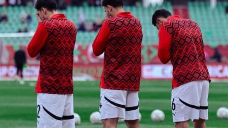 طرد.. منتخب مصر يستكمل لقاء جنوب أفريقيا بدون محمد هاني