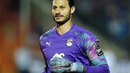 الشناوى يحصل علي أفضل لاعب في مباراة مصر وجنوب أفريقيا