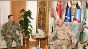 الفريق أحمد خليفة رئيس أركان حرب القوات المسلحة يلتقى قائد القيادة المركزية الأمريكية