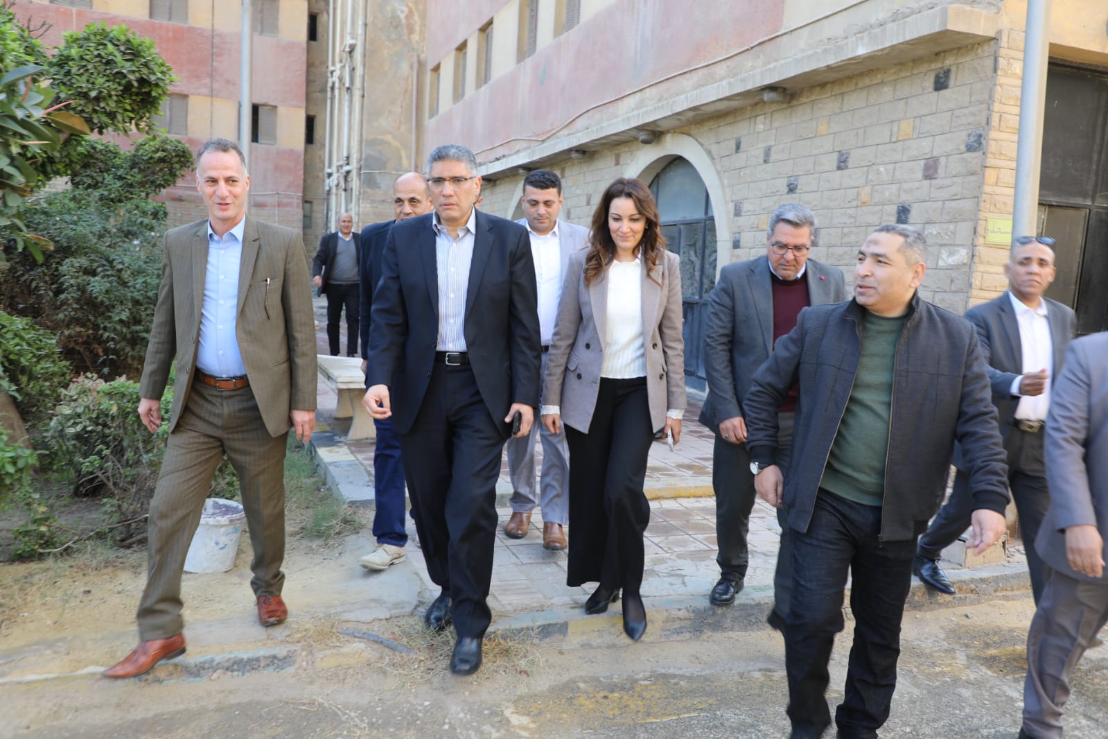 محافظ الجيزة يتفقد مدينة الطالبات بالعجوزة لمتابعة مستوى الخدمات
