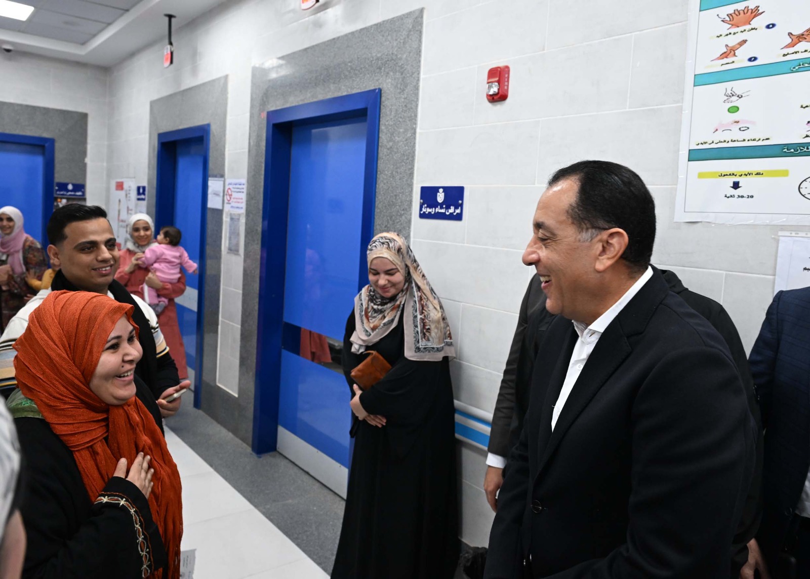 رئيس الوزراء يتفقد مركز طب الأسرة والمركز التكنولوجي بطحانوب بالقليوبية ويجري حوارًا مع المواطنين.. صور 5 رئيس الوزراء يتفقد مركز طب الأسرة والمركز التكنولوجي بطحانوب بالقليوبية ويجري حوارًا مع المواطنين.. صور