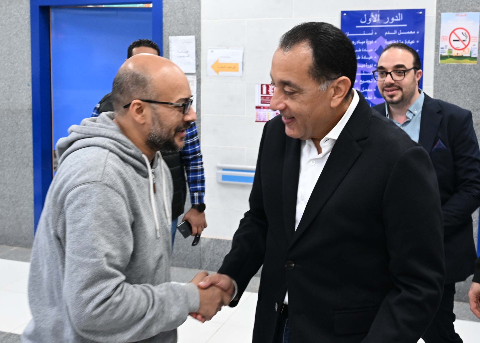 رئيس الوزراء يتفقد مركز طب الأسرة والمركز التكنولوجي بطحانوب بالقليوبية ويجري حوارًا مع المواطنين.. صور 7 رئيس الوزراء يتفقد مركز طب الأسرة والمركز التكنولوجي بطحانوب بالقليوبية ويجري حوارًا مع المواطنين.. صور