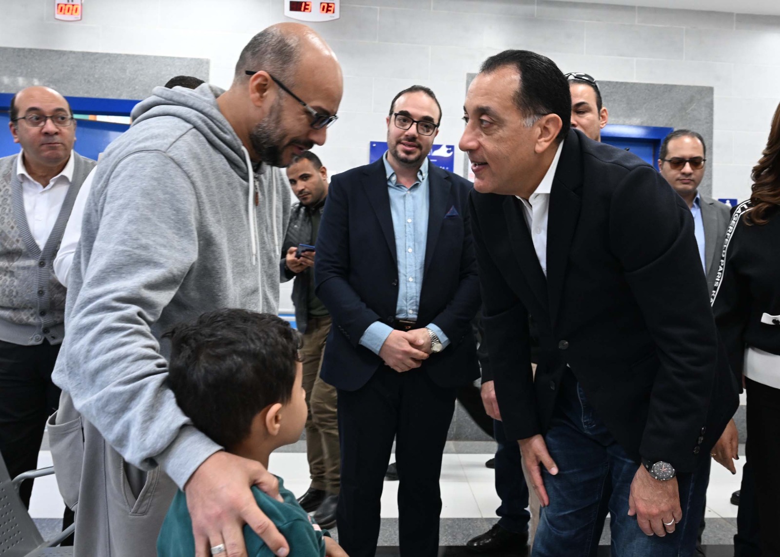 رئيس الوزراء يتفقد مركز طب الأسرة والمركز التكنولوجي بطحانوب بالقليوبية ويجري حوارًا مع المواطنين.. صور 8 رئيس الوزراء يتفقد مركز طب الأسرة والمركز التكنولوجي بطحانوب بالقليوبية ويجري حوارًا مع المواطنين.. صور