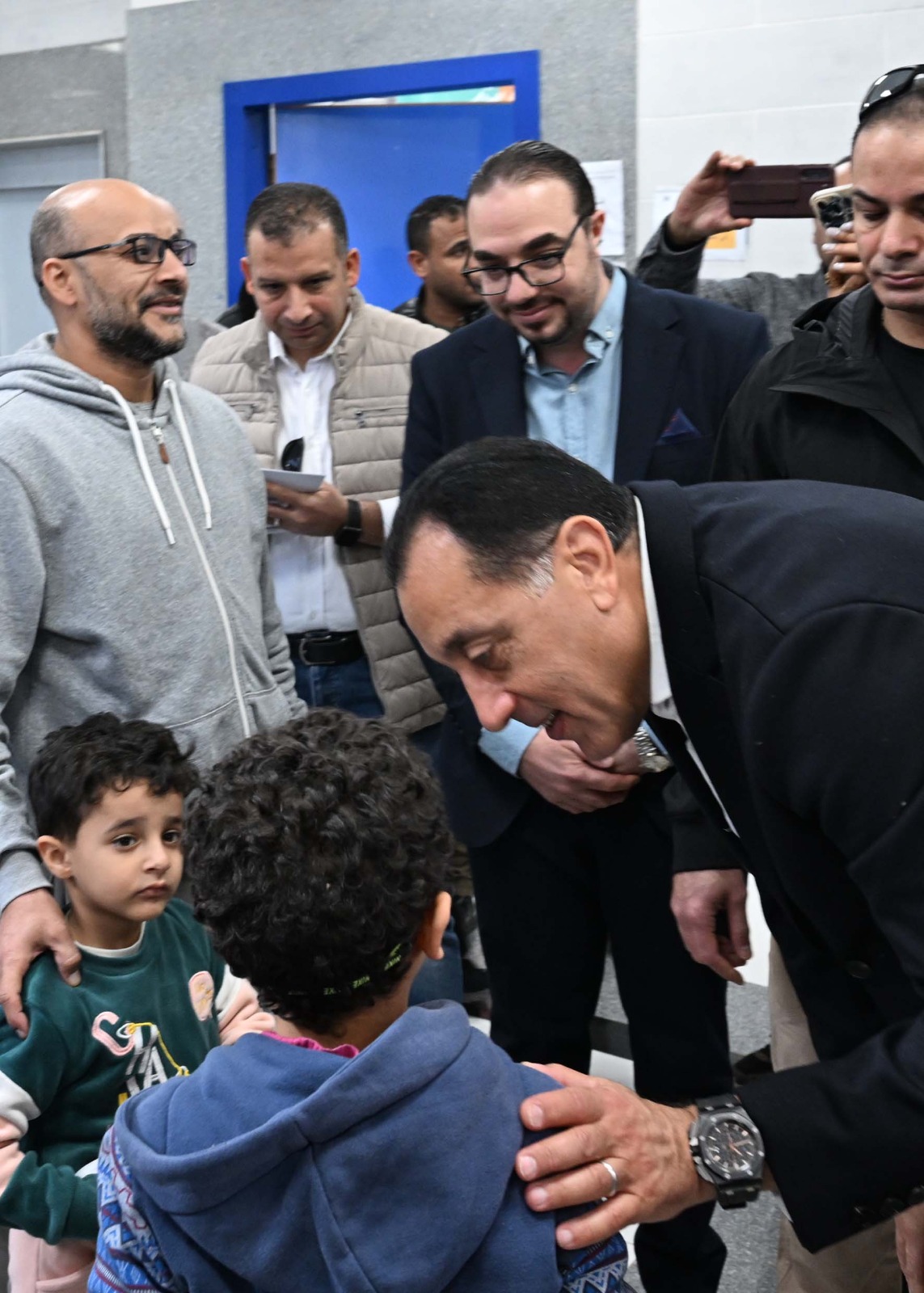 رئيس الوزراء يتفقد مركز طب الأسرة والمركز التكنولوجي بطحانوب بالقليوبية ويجري حوارًا مع المواطنين.. صور 3 رئيس الوزراء يتفقد مركز طب الأسرة والمركز التكنولوجي بطحانوب بالقليوبية ويجري حوارًا مع المواطنين.. صور