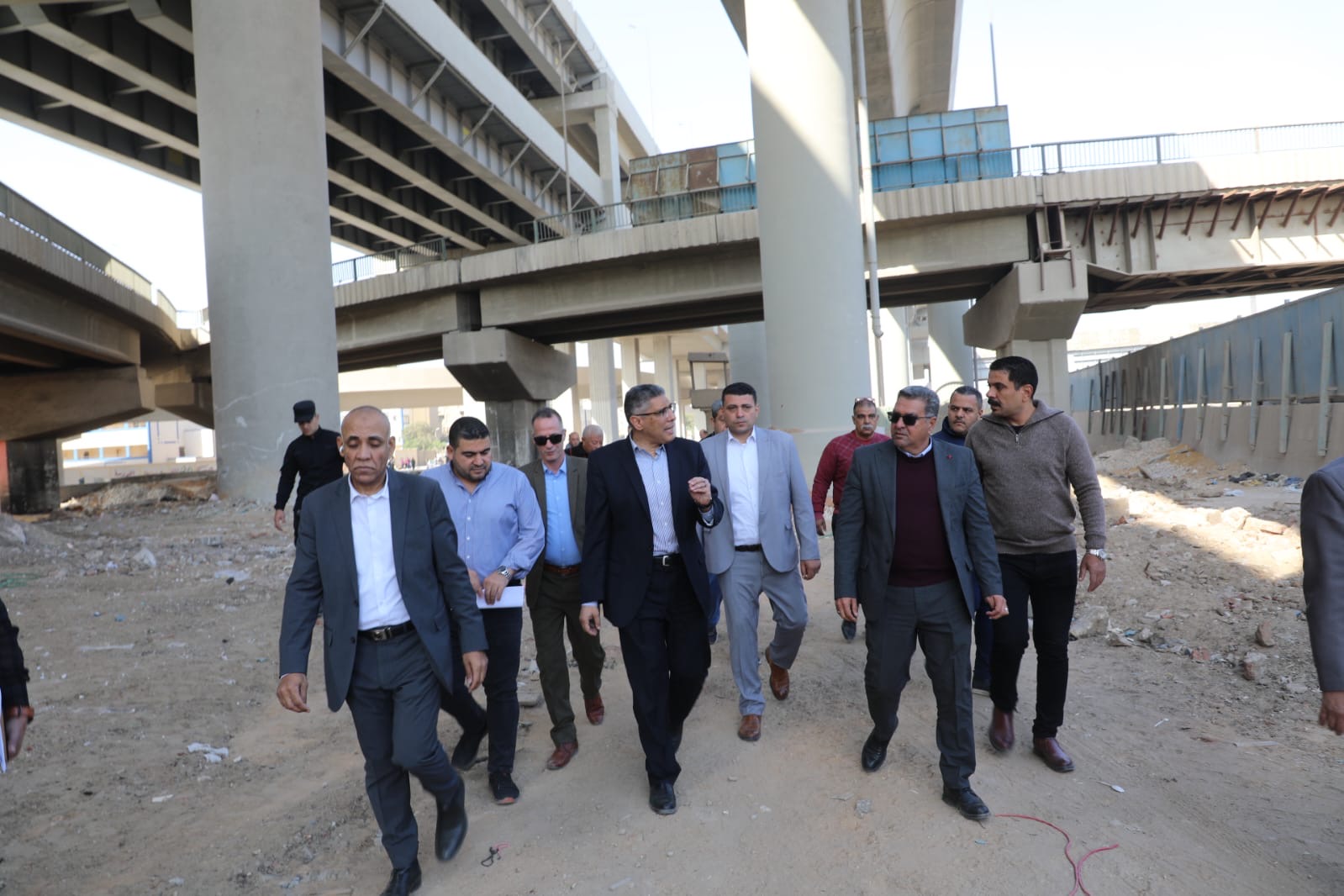 محافظ الجيزة يُجازي مسؤولي النظافة بمنطقة ناهيا للتقصير في المهام المكلفين بها