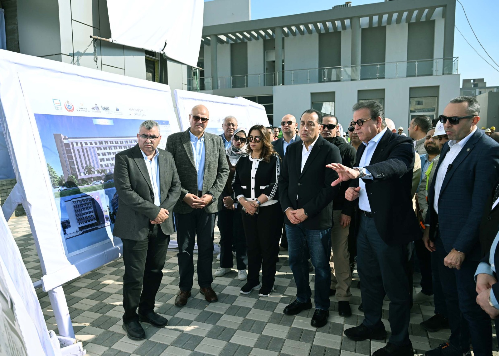 رئيس الوزراء يتفقد مشروع إنشاء مستشفى شبين القناطر المركزي.. صور 12 رئيس الوزراء يتفقد مشروع إنشاء مستشفى شبين القناطر المركزي.. صور