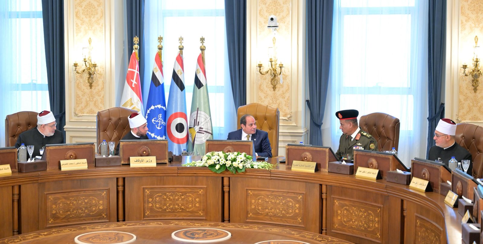 السيسي يستقبل وزير الدفاع ويشهد اختبارات كشف الهيئة لحاملي الدكتوراه من دعاة الأوقاف
