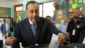 مدبولي يدلي بصوته في انتخابات مجلس النواب 2025