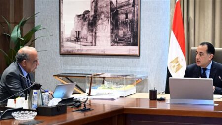 رئيس الوزراء يتابع الموقف التنفيذي لمشروعات الطاقة المتجددة