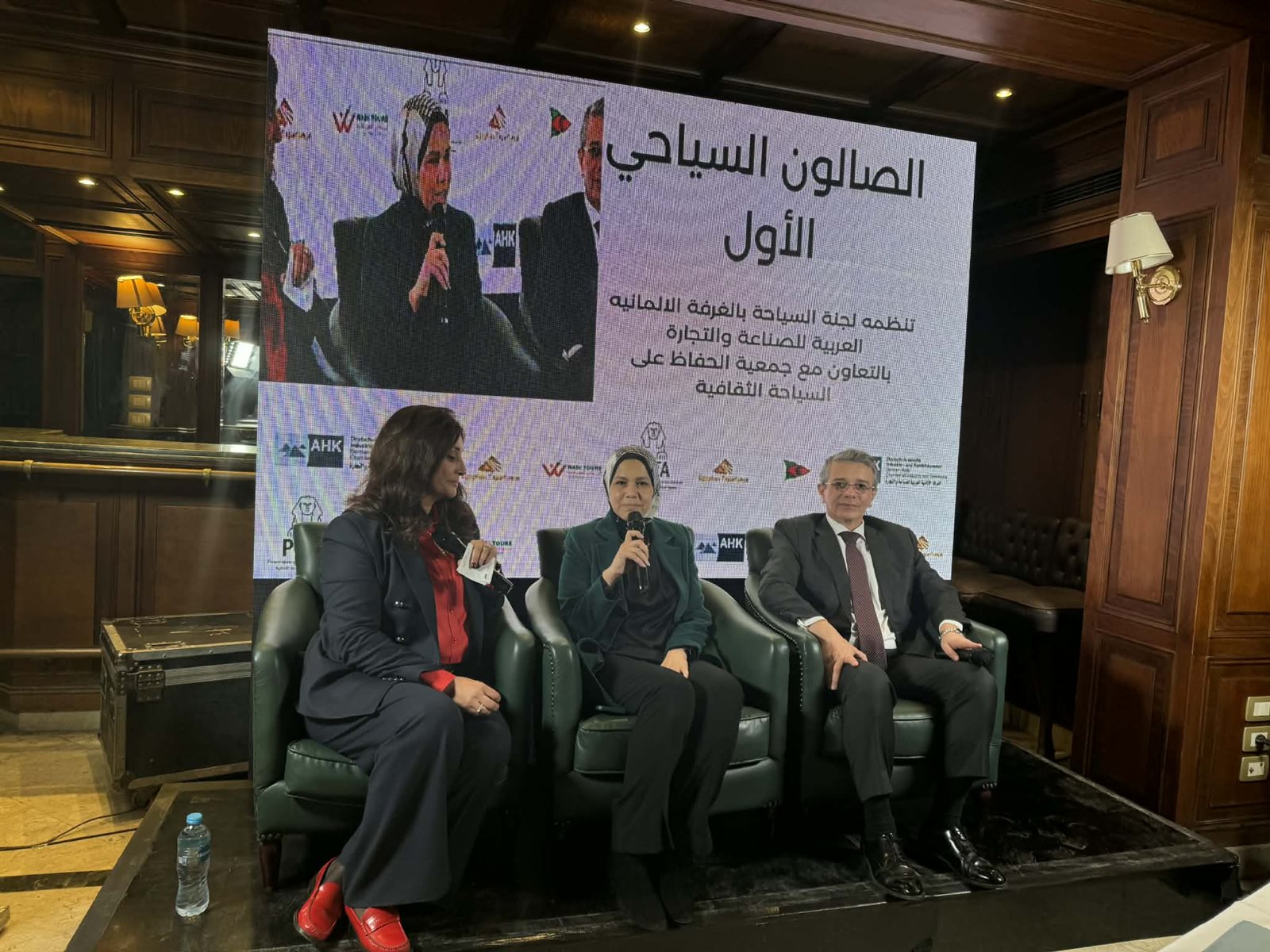 الغرفة الألمانية العربية للصناعة والتجارة تطالب بإنهاء مشكلات الضرائب وفتح استيراد الليموزين 1 الغرفة الألمانية العربية للصناعة والتجارة تطالب بإنهاء مشكلات الضرائب وفتح استيراد الليموزين