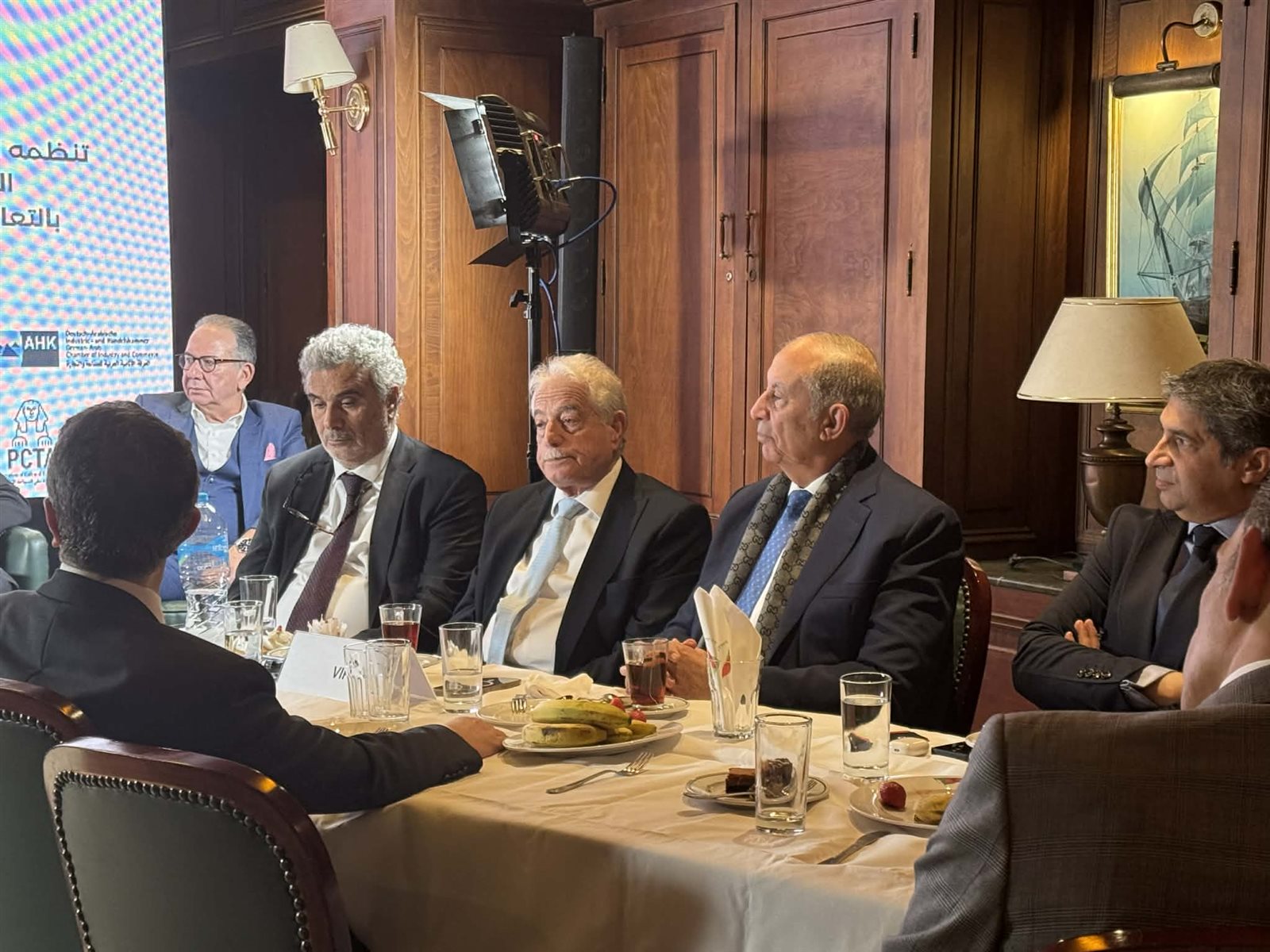 الغرفة الألمانية العربية للصناعة والتجارة تطالب بإنهاء مشكلات الضرائب وفتح استيراد الليموزين 4 الغرفة الألمانية العربية للصناعة والتجارة تطالب بإنهاء مشكلات الضرائب وفتح استيراد الليموزين