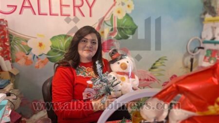 بالصور.. إقبال كبير على شراء هدايا الكريسماس في المنيا