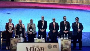 المستشفيات التعليمية تناقش مستجدات طب وجراحة العيون في مؤتمر المعهد التذكاري للرمد