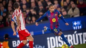 تعادل مثير بين برشلونة وأتلتيكو مدريد في الشوط الأول بالدوري الإسباني