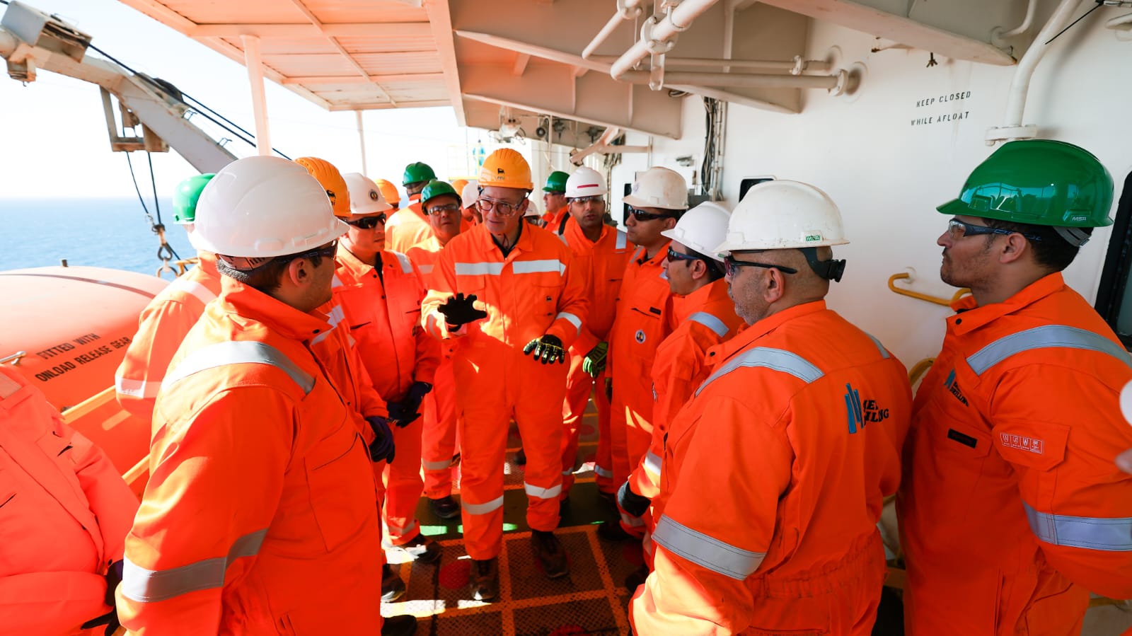 وزير البترول يتفقد أعمال حفر أول بئر ببرنامج إيني الإيطالية في خليج السويس وسيناء