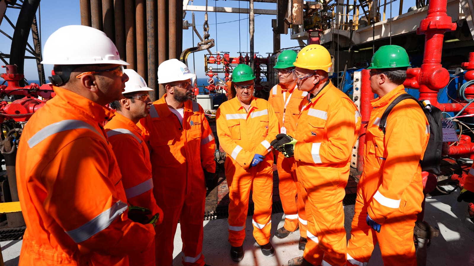 وزير البترول يتفقد أعمال حفر أول بئر ببرنامج إيني الإيطالية في خليج السويس وسيناء