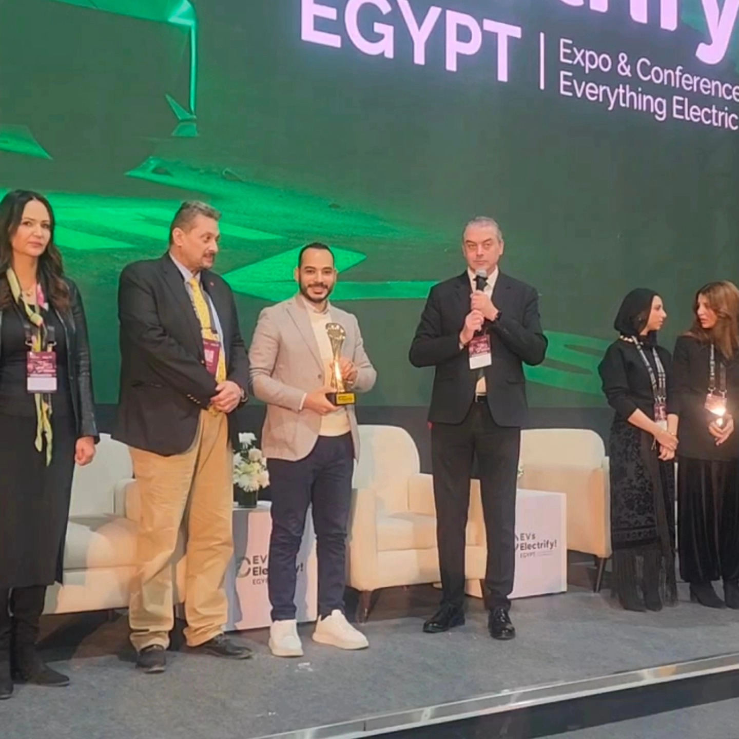 تكريم الزميل عبد الحميد جمعة خلال المؤتمر السادس لرابطة تجار السيارات 2025