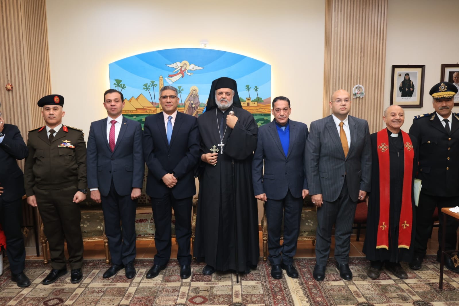 بالصور .. محافظ الجيزة يزور الكنيسة الكاثوليكية لتهنئة الأقباط بعيد الميلاد المجيد