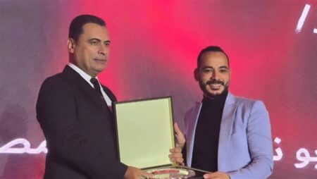 تكريم الزميل عبد الحميد جمعة خلال المؤتمر السادس لرابطة تجار السيارات 2025