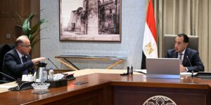 رئيس الوزراء يتابع خطة التوسع في طرح المزيد من الشركات بالبورصة العام المقبل رئيس الوزراء يتابع خطة التوسع في طرح المزيد من الشركات بالبورصة العام المقبل