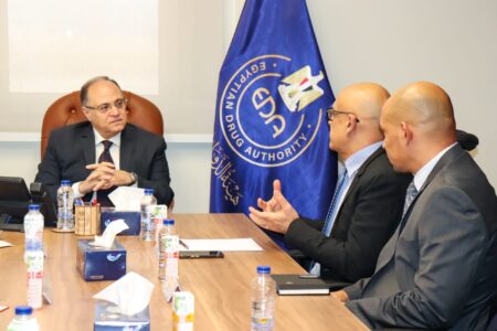 هيئة الدواء المصرية تبحث مع «جلاسكو» تذليل العقبات التي تواجه إتاحة بعض المستحضرات الدوائية الهامة هيئة الدواء المصرية تبحث مع «جلاسكو» تذليل العقبات التي تواجه إتاحة بعض المستحضرات الدوائية الهامة